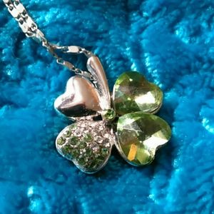 Green & Silver Shamrock Necklace